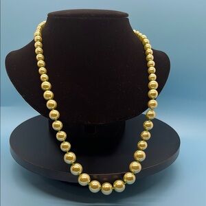# P98. Elegant Green  Pearl Necklace